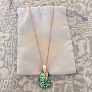 Kendra Scott necklace like new